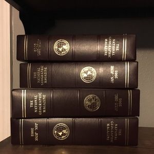 Vintage National Geographic books 📚